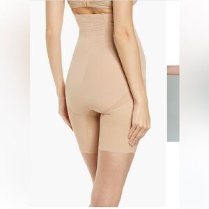 HoneyLove Super Power shorts- NWOT Medium